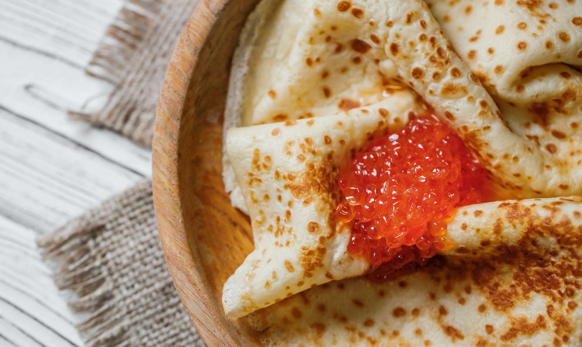 Встречайте весну со вкусом – блины с икрой от CaviarHouse.lv